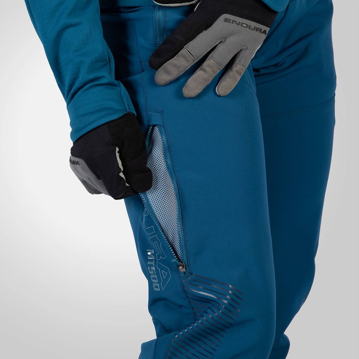ENDURA WOMEN'S MT500 SPRAY BAGGY TROUSER II BLUEBERRY