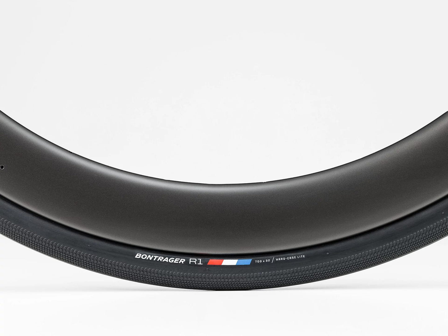 BONTRAGER R1 700X32C HARD-CASE LITE ROAD TYRE