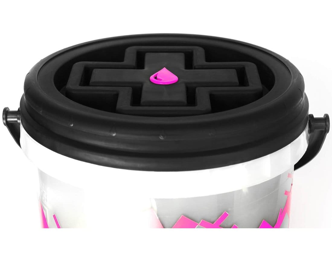 MUC-OFF BICYCLE DIRT BUCKET WITH FILTH FILTER BUNDLE