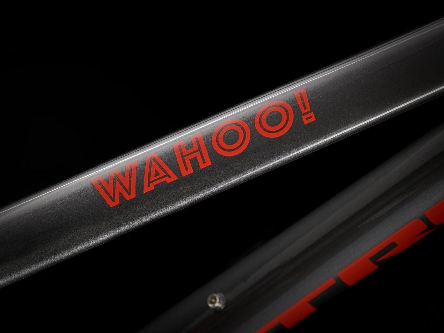 TREK WAHOO 26 KIDS BIKE 2022 - LITHIUM GREY/RADIOACTIVE RED