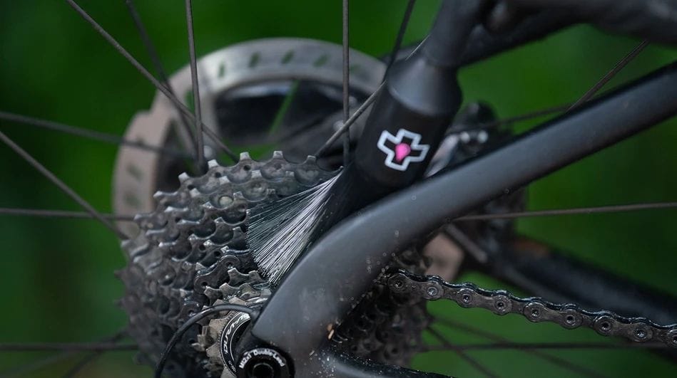 MUC-OFF DRIVETRAIN DETAILING BRUSH