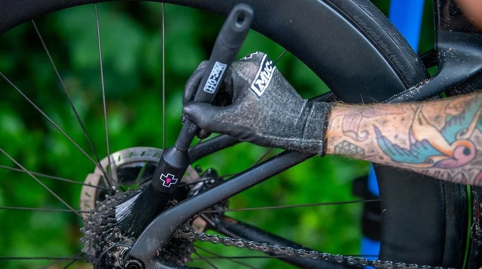 MUC-OFF DRIVETRAIN DETAILING BRUSH