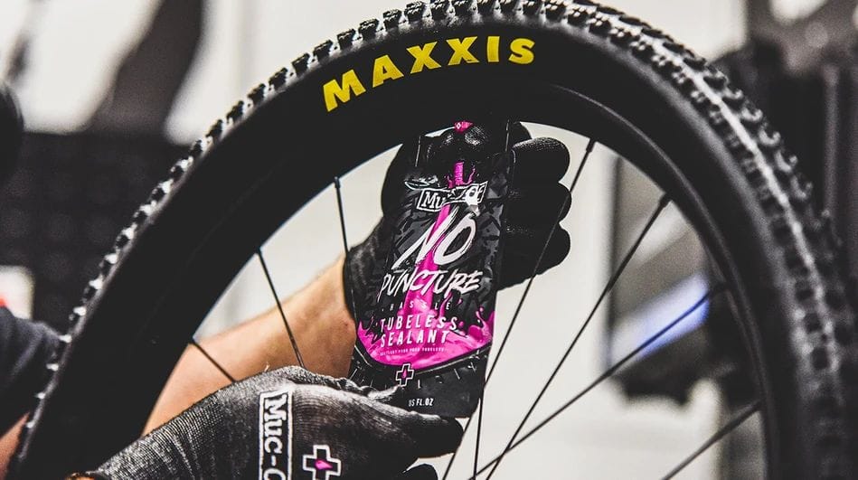 MUC-OFF ULTIMATE ROAD 60mm TUBELESS SETUP KIT