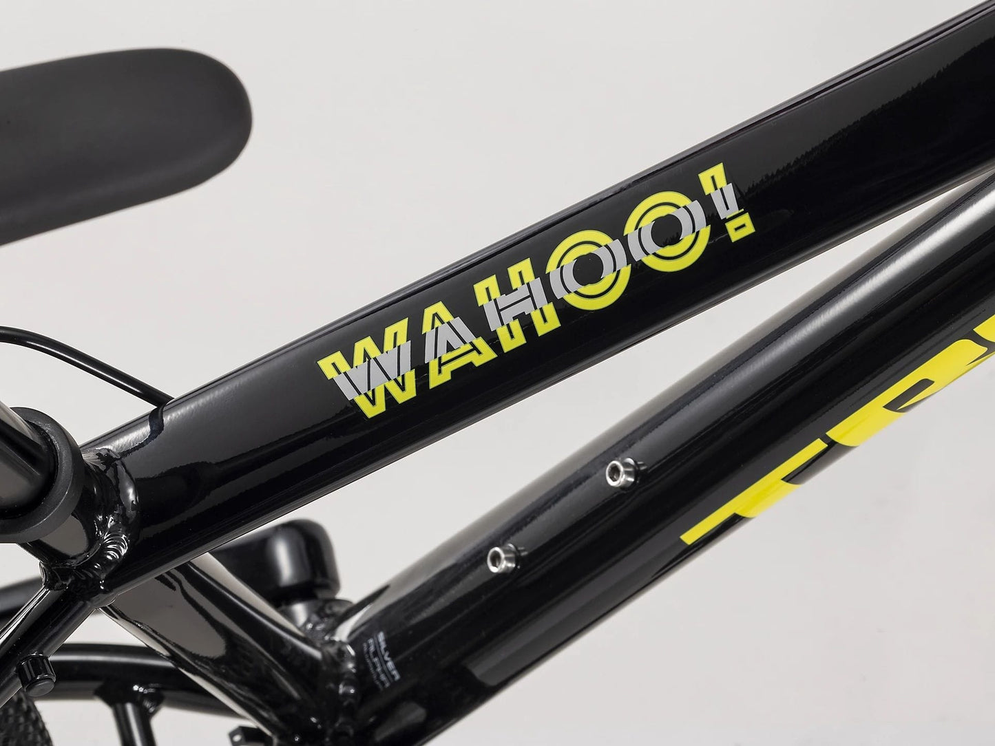 TREK WAHOO 26 KIDS BIKE 2022 - TREK BLACK/VOLT