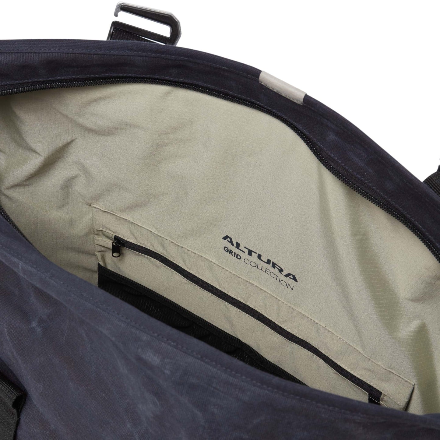 ALTURA HERITAGE 25L MESSENGER BAG