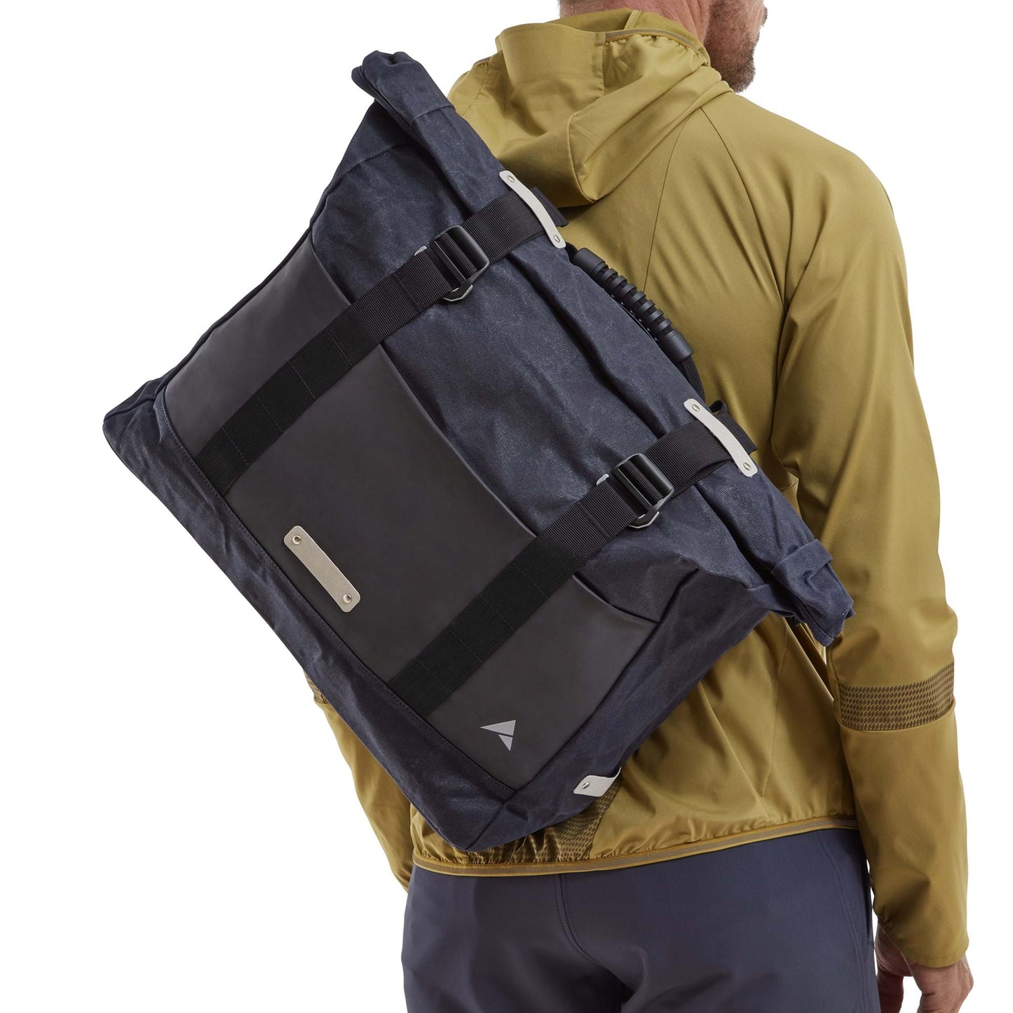 ALTURA HERITAGE 25L MESSENGER BAG