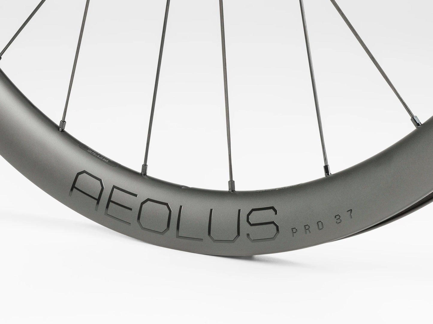 BONTRAGER AEOLUS PRO 37 TLR DISC FRONT WHEEL