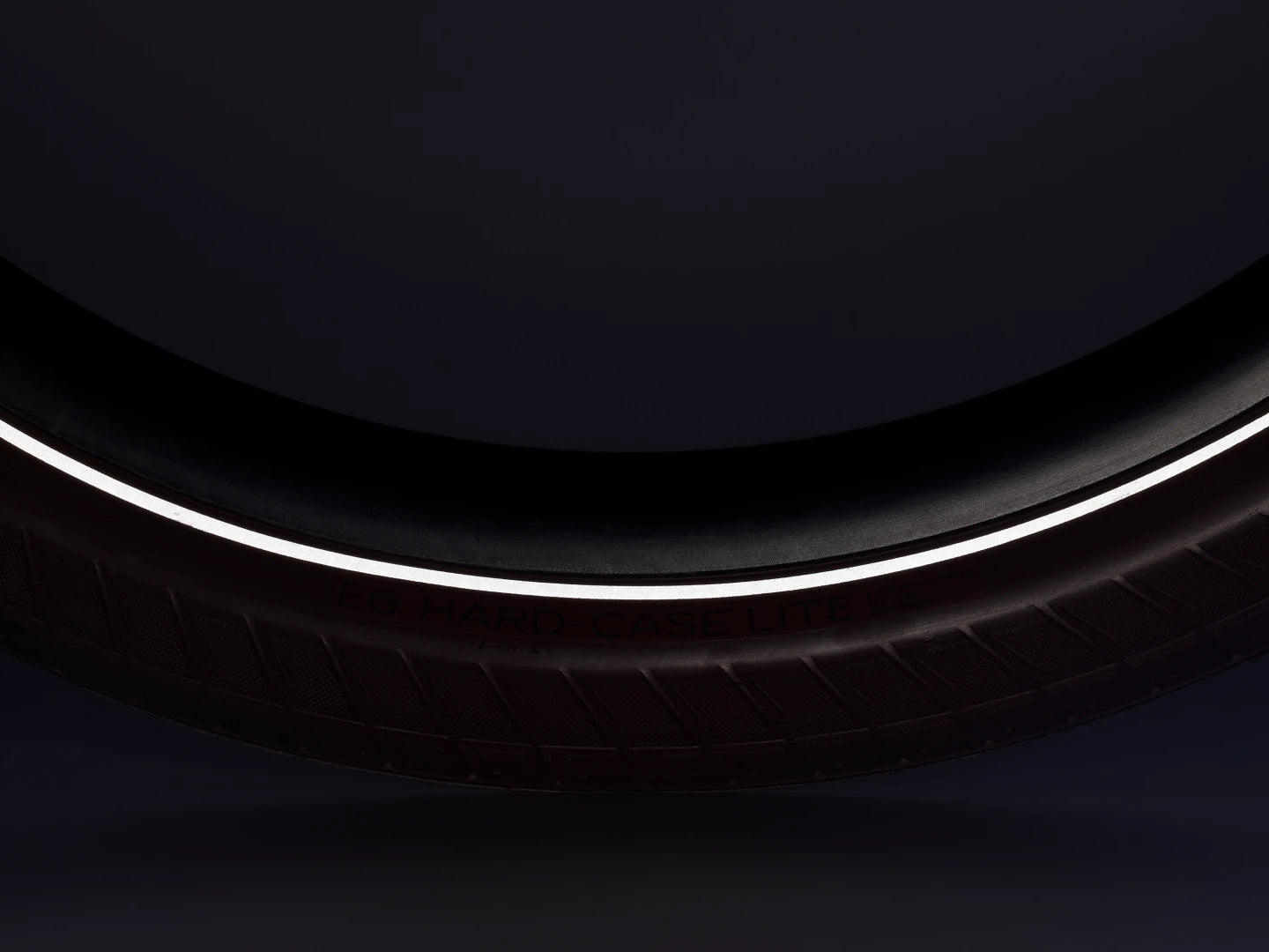 BONTRAGER E6 HARD-CASE LITE 27.5x2.40 E-BIKE TYRE NATURAL/REFLECTIVE