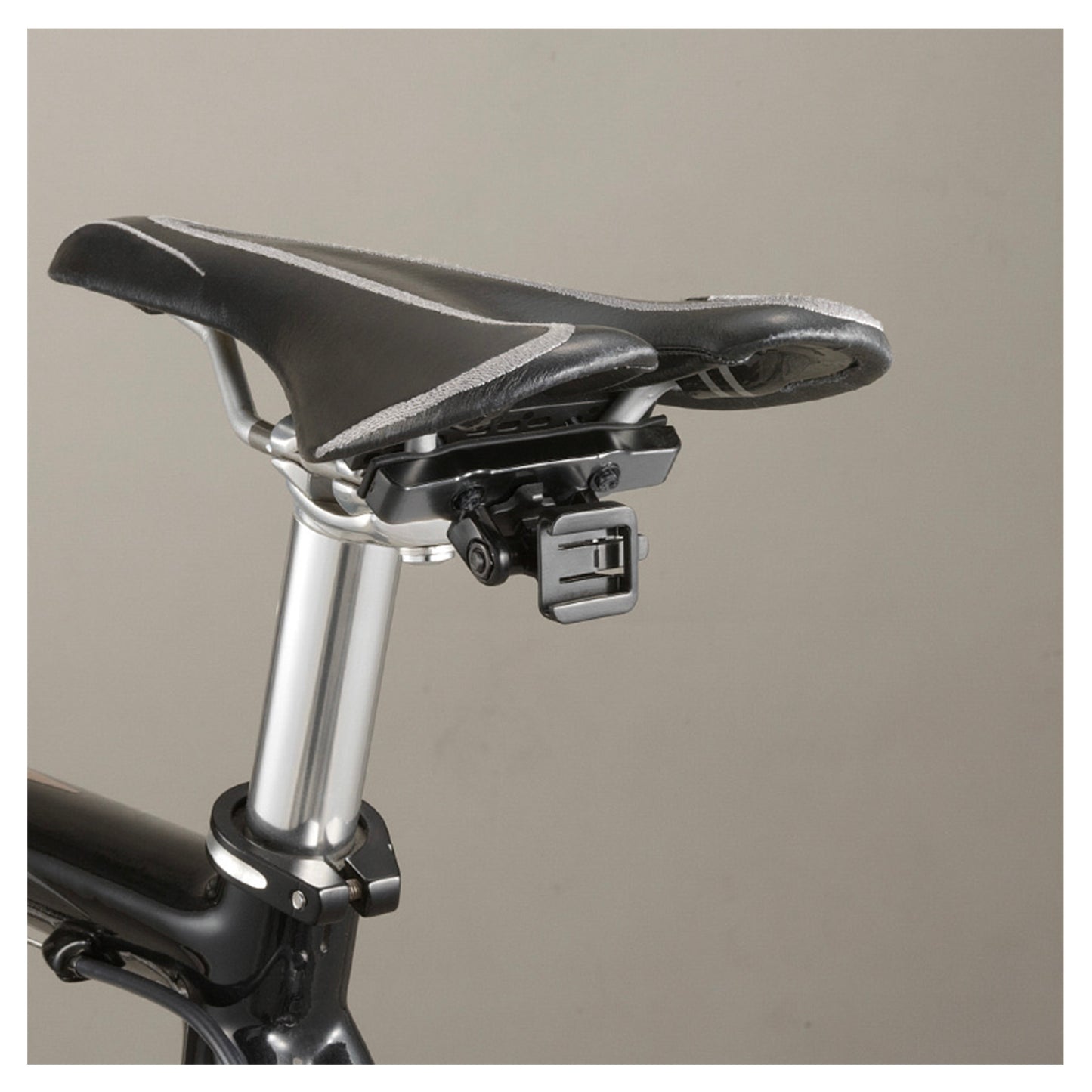 CATEYE RM-1 REAR SADDLE RAIL MOUNT BRACKET