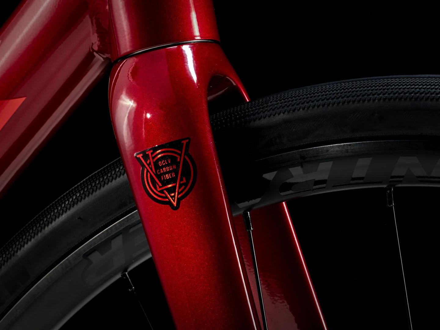 TREK DOMANE AL 2 GEN 4 ROAD BIKE 2025 CRIMSON TO DARK CARMINE FADE - ONE OFF