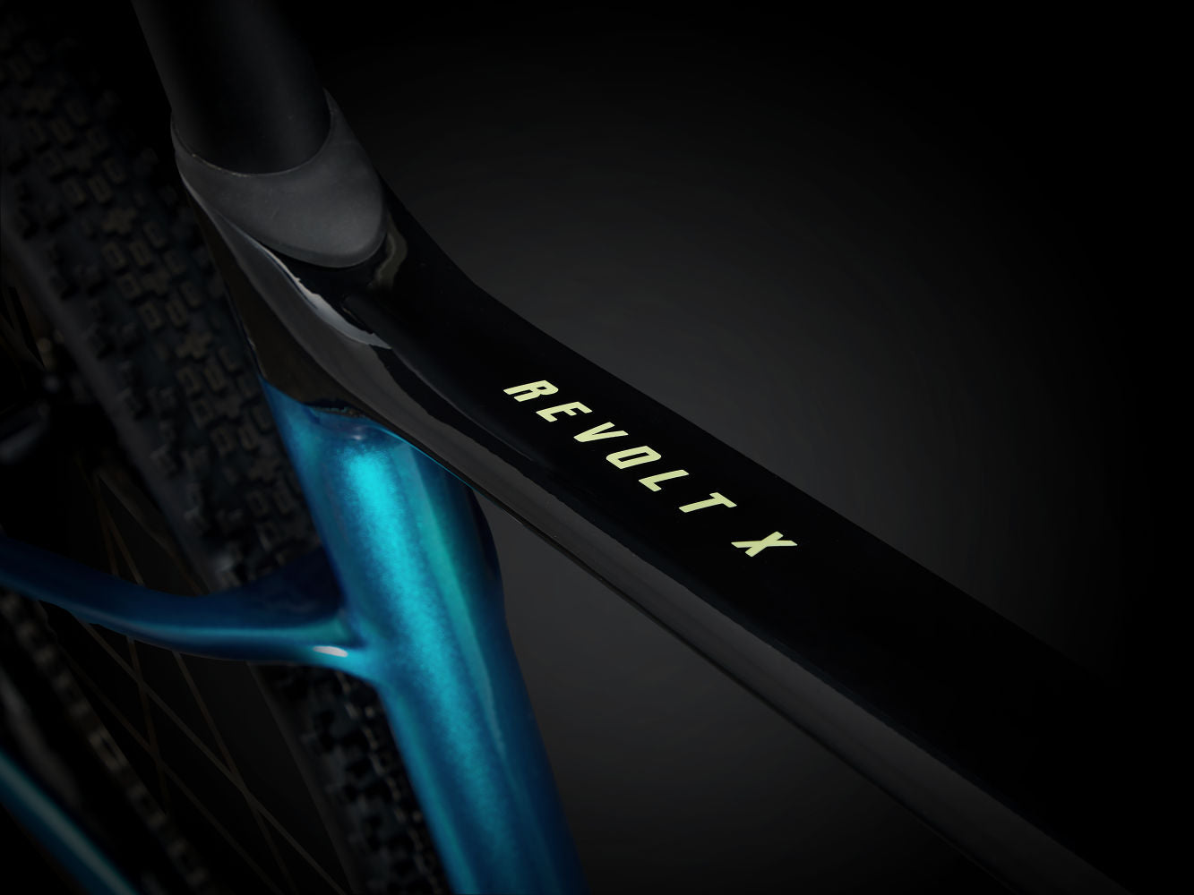 GIANT REVOLT X ADVANCED PRO 2 GRAVEL BIKE 2024 GLOSS BLACK/SEA SPARKLE
