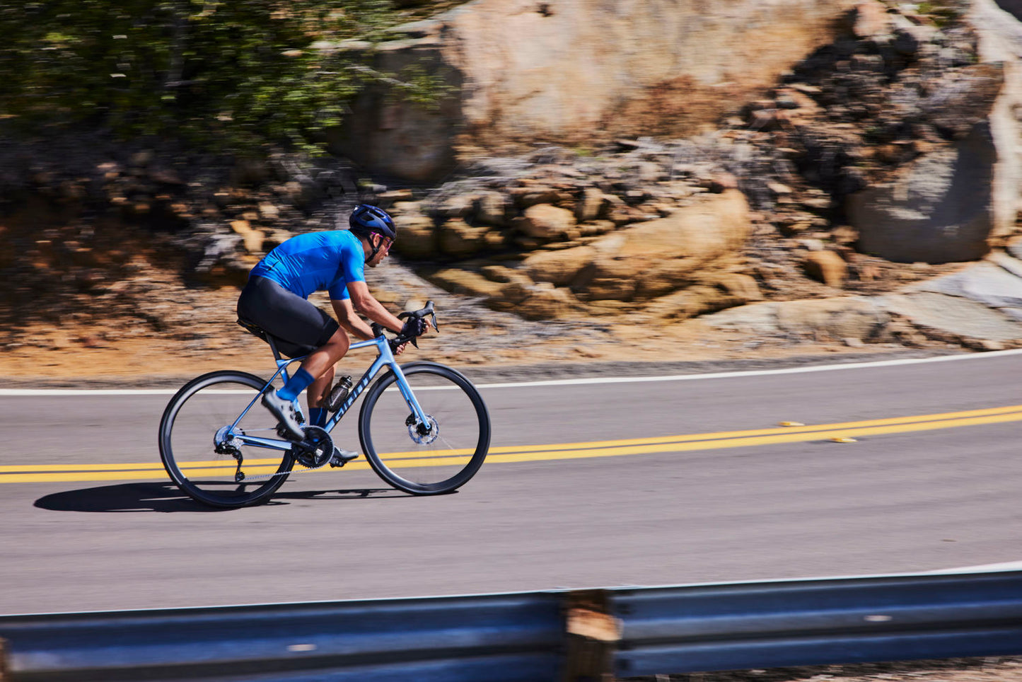 GIANT TCR ADVANCED 0 Di2 ROAD BIKE 2025 GLOSS FROST SILVER/COLD IRON