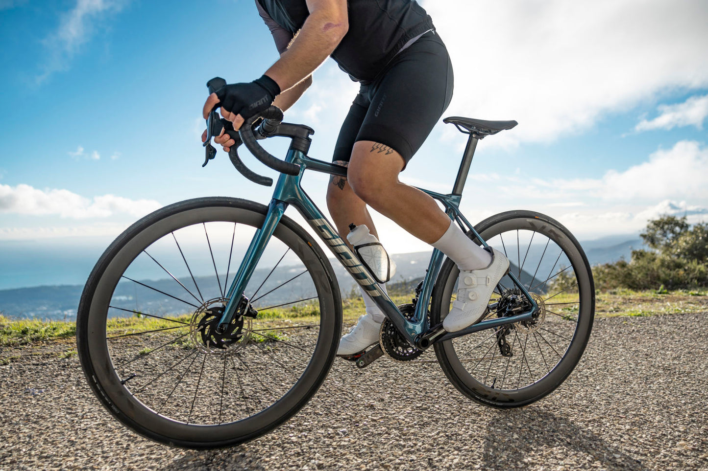 GIANT TCR ADVANCED PRO 0 AXS ROAD BIKE 2025 GLOSS OCEAN TWILIGHT/LIGHTNING SILVER