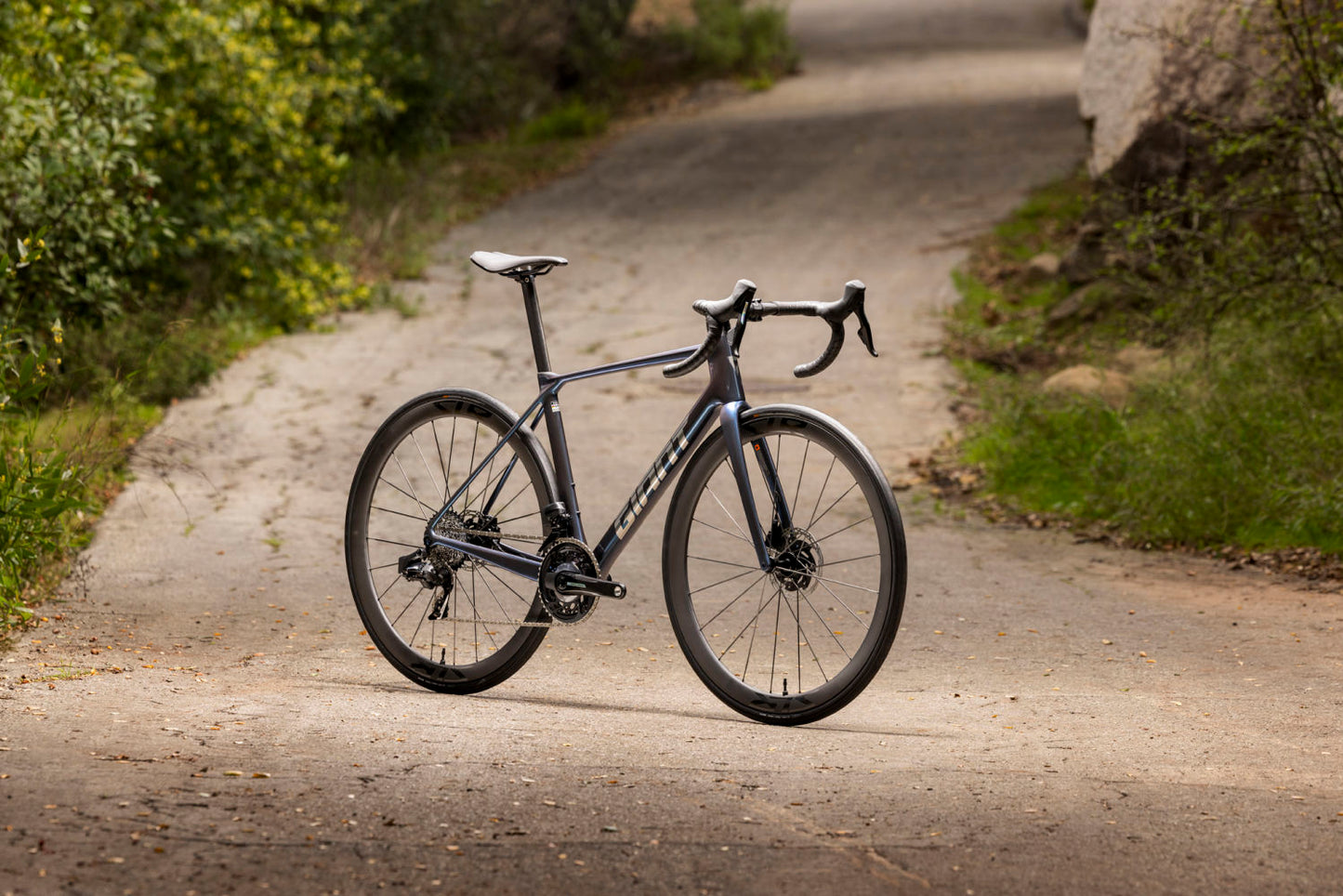 GIANT TCR ADVANCED PRO 0 AXS ROAD BIKE 2025 GLOSS OCEAN TWILIGHT/LIGHTNING SILVER