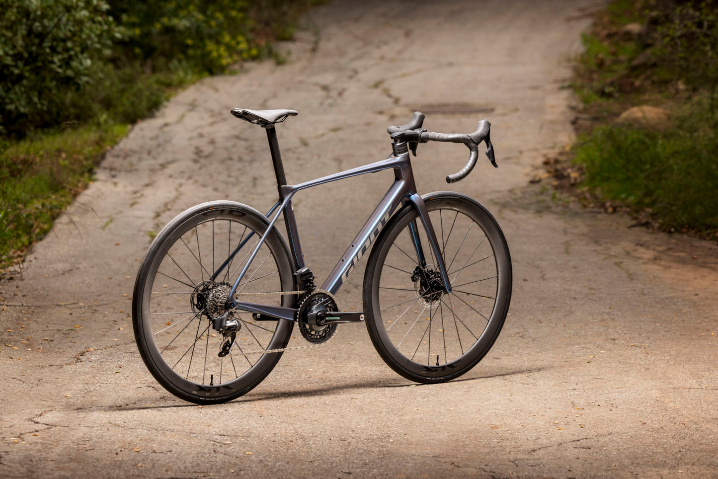 GIANT TCR ADVANCED PRO 0 AXS ROAD BIKE 2025 GLOSS OCEAN TWILIGHT/LIGHTNING SILVER