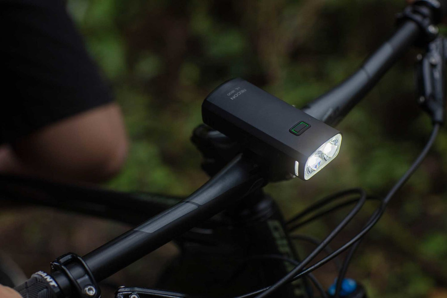 GIANT RECON HL 350 FRONT LIGHT