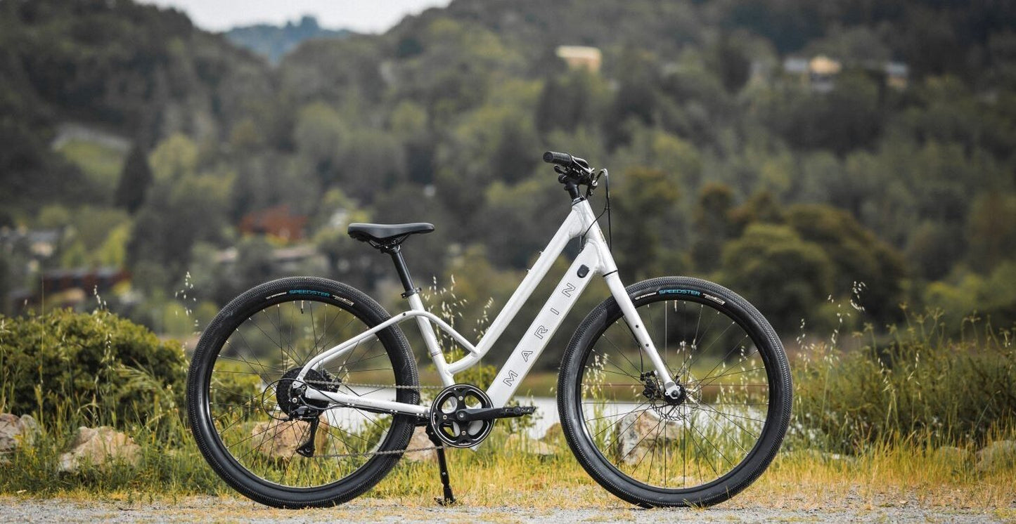 MARIN STINSON E ST ELECTRIC HYBRID BIKE 2025 GLOSS SILVER