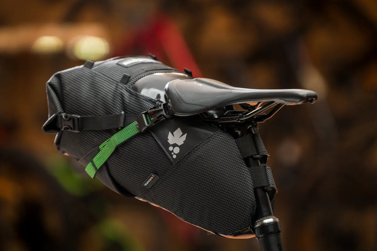 MISS GRAPE CLUSTER 13 WP SADDLE BAG