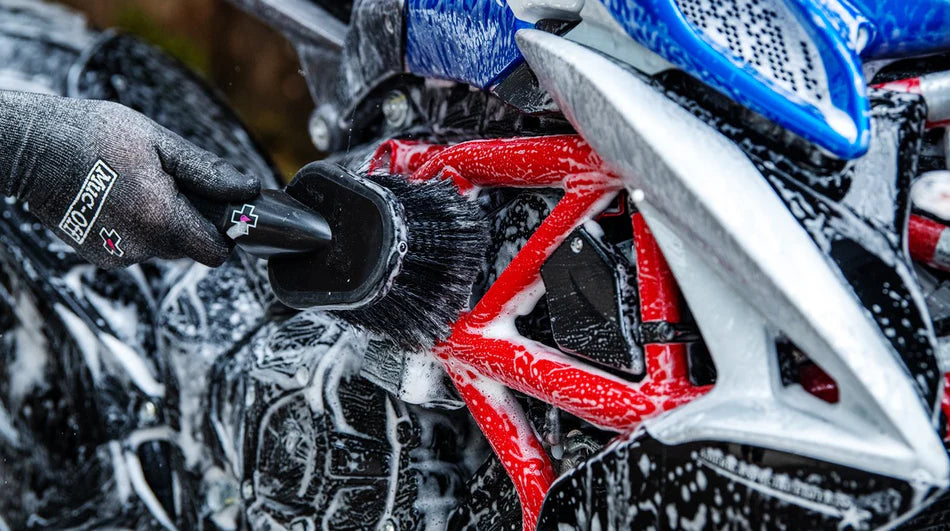 MUC-OFF SOFT WASHING BRUSH