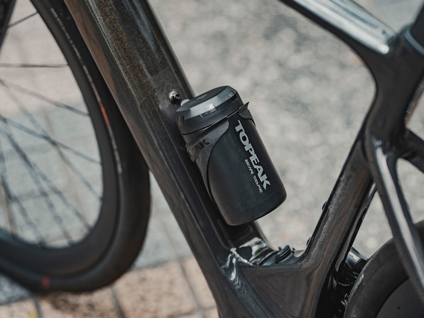TOPEAK ESCAPE POD+ TOOL BOTTLE