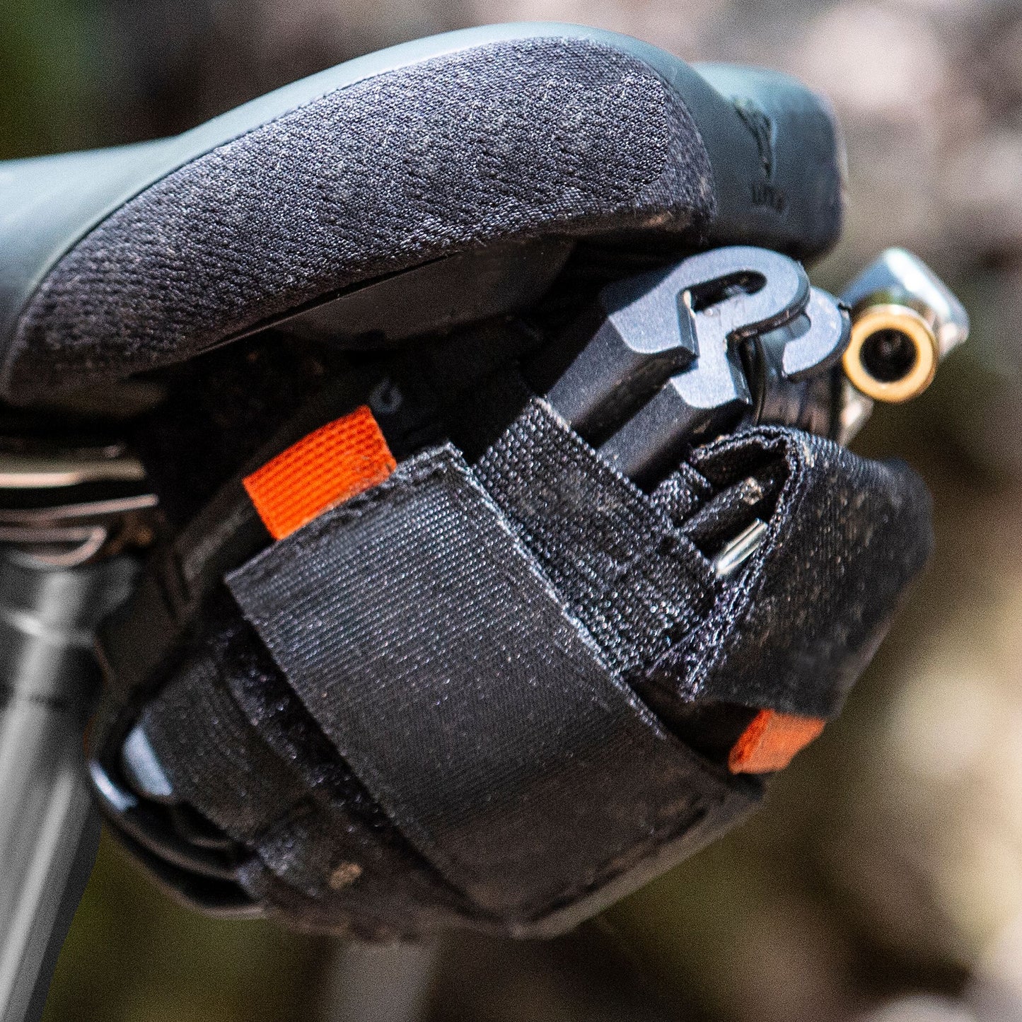 BLACKBURN BIG SWITCH WRAP SADDLE BAG WITH MULTITOOL