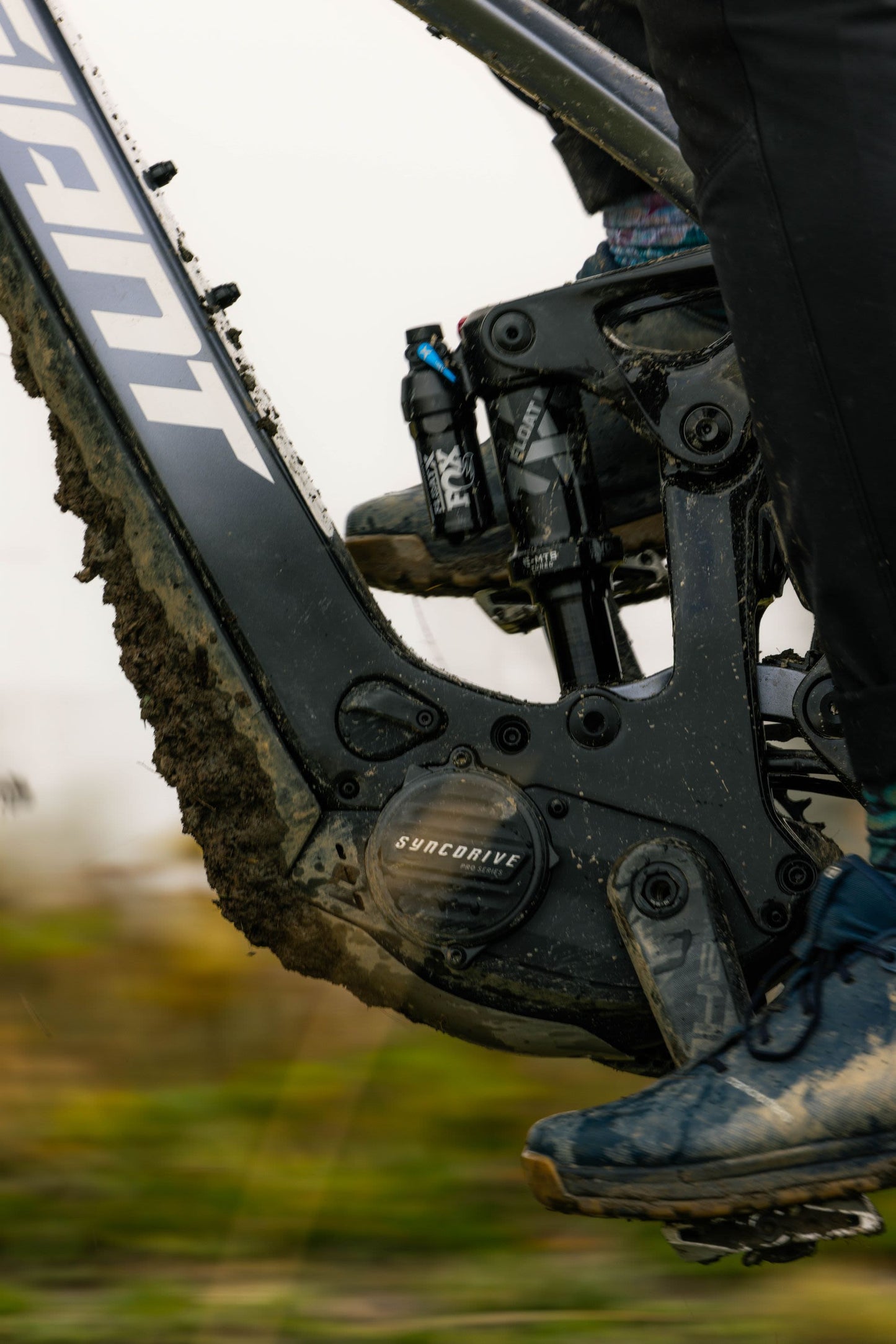 GIANT REIGN ADVANCED E+ 1 eMTB BIKE 2026 MERCURY/CARBON SMOKE