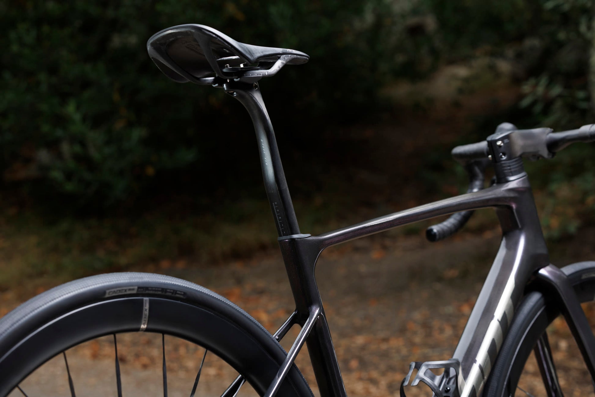 GIANT DEFY ADVANCED SL 0 ROAD BIKE 2026 ARCTIC LIGHT