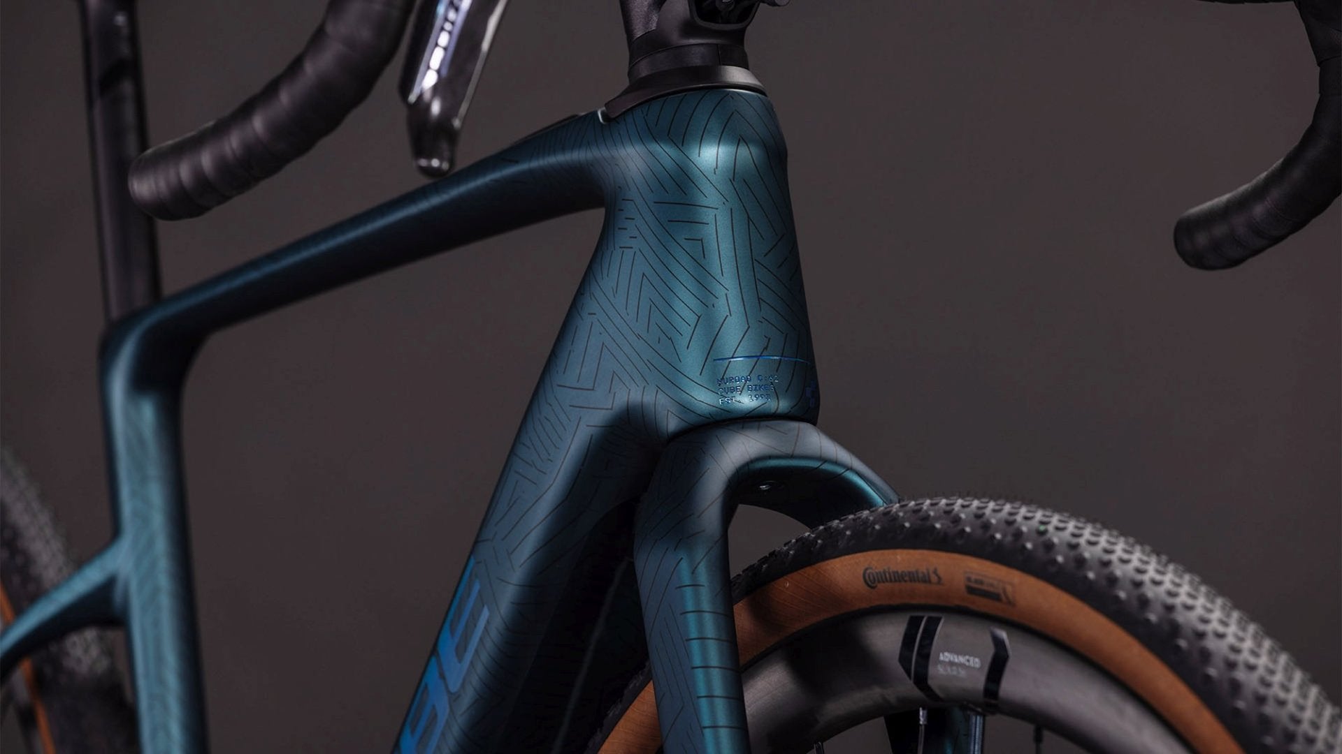 CUBE NUROAD HYBRID C:62 SLT 400X eGRAVEL BIKE 2026 ROYALGREEN' N 'CRISSCROSS