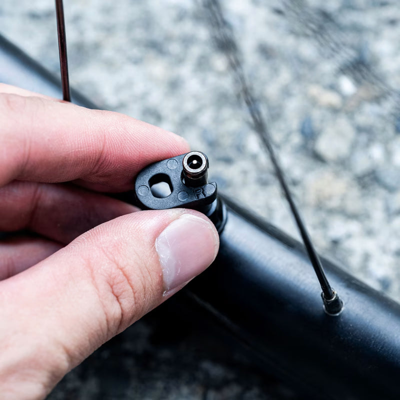 LEZYNE ABS PRO CLIK 90° PUMP HEAD INCL. SCHWALBE CLIK VALVE CORES