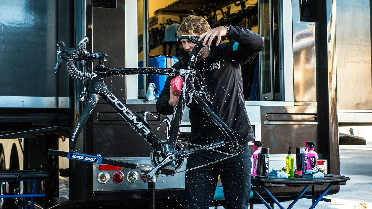 MUC-OFF 8-IN ONE BIKE CLEANING KIT