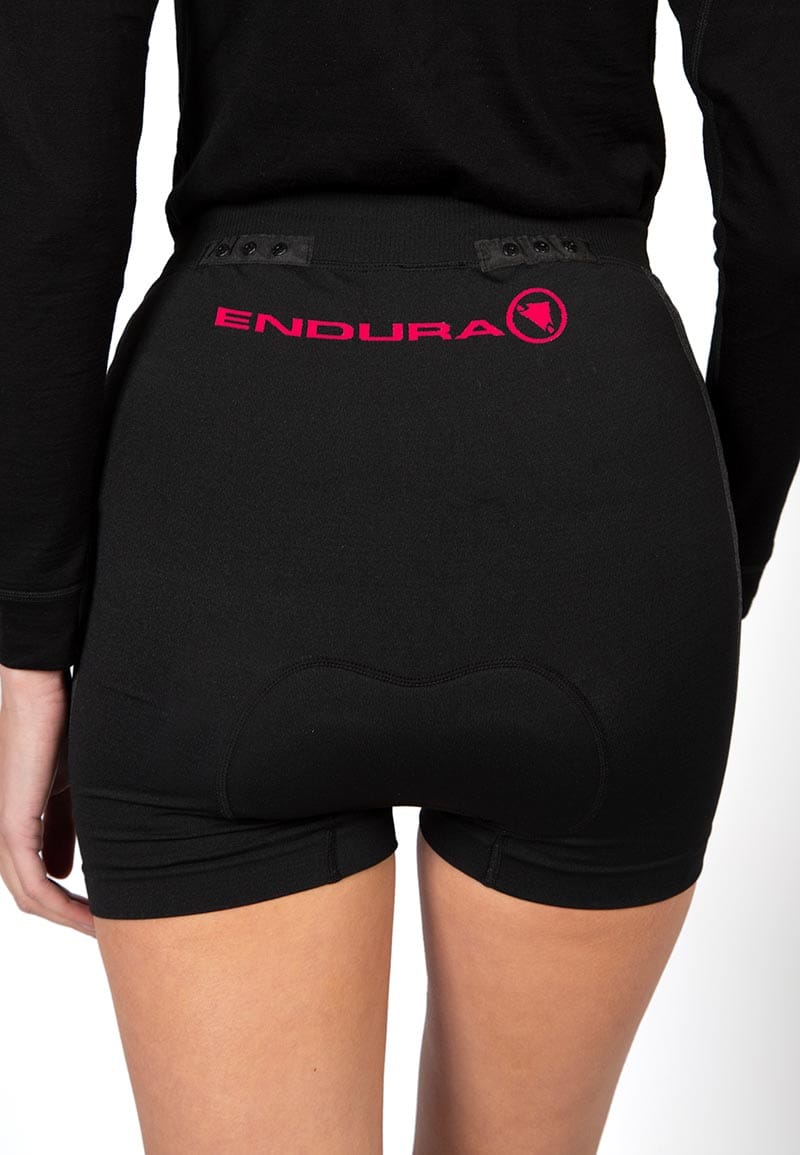 ENDURA WOMEN'S ENGINEERED PADDED BOXER