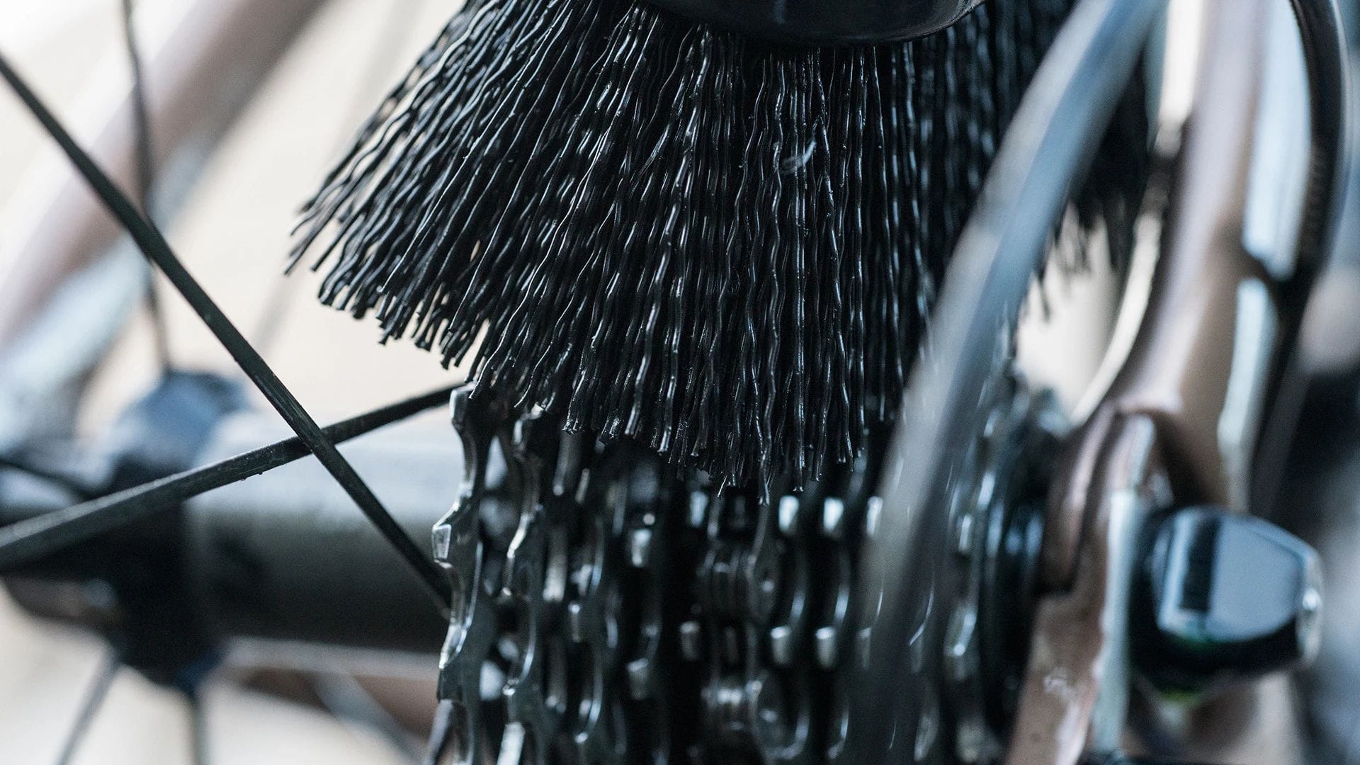 MUC-OFF TYRE & CASSETTE BRUSH