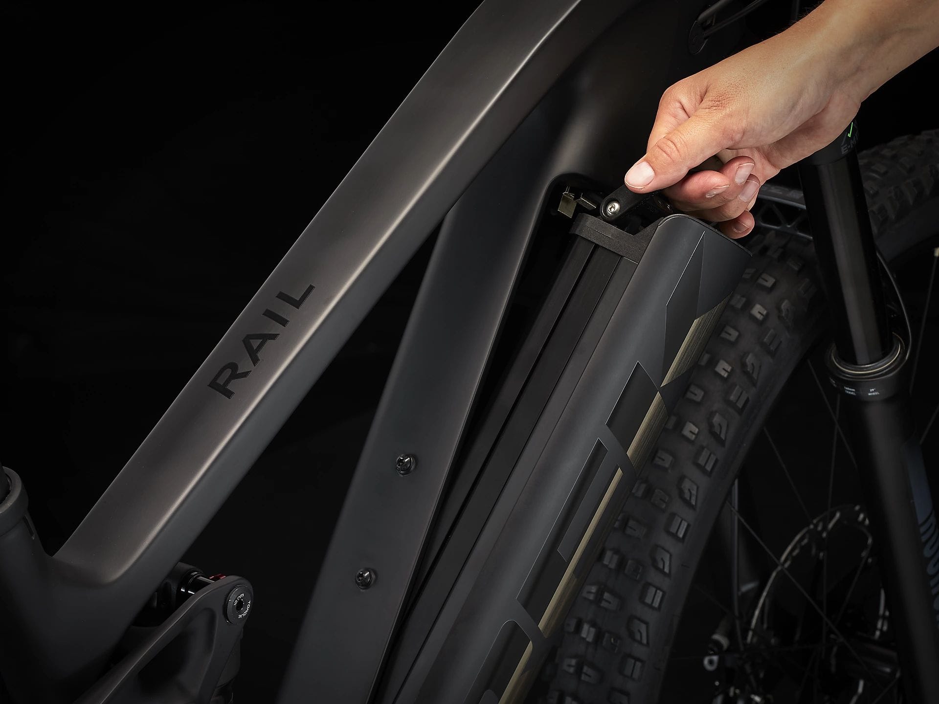 TREK 2020-2021 RAIL 29 BATTERY COVER TREK BLACK/CARBON SMOKE