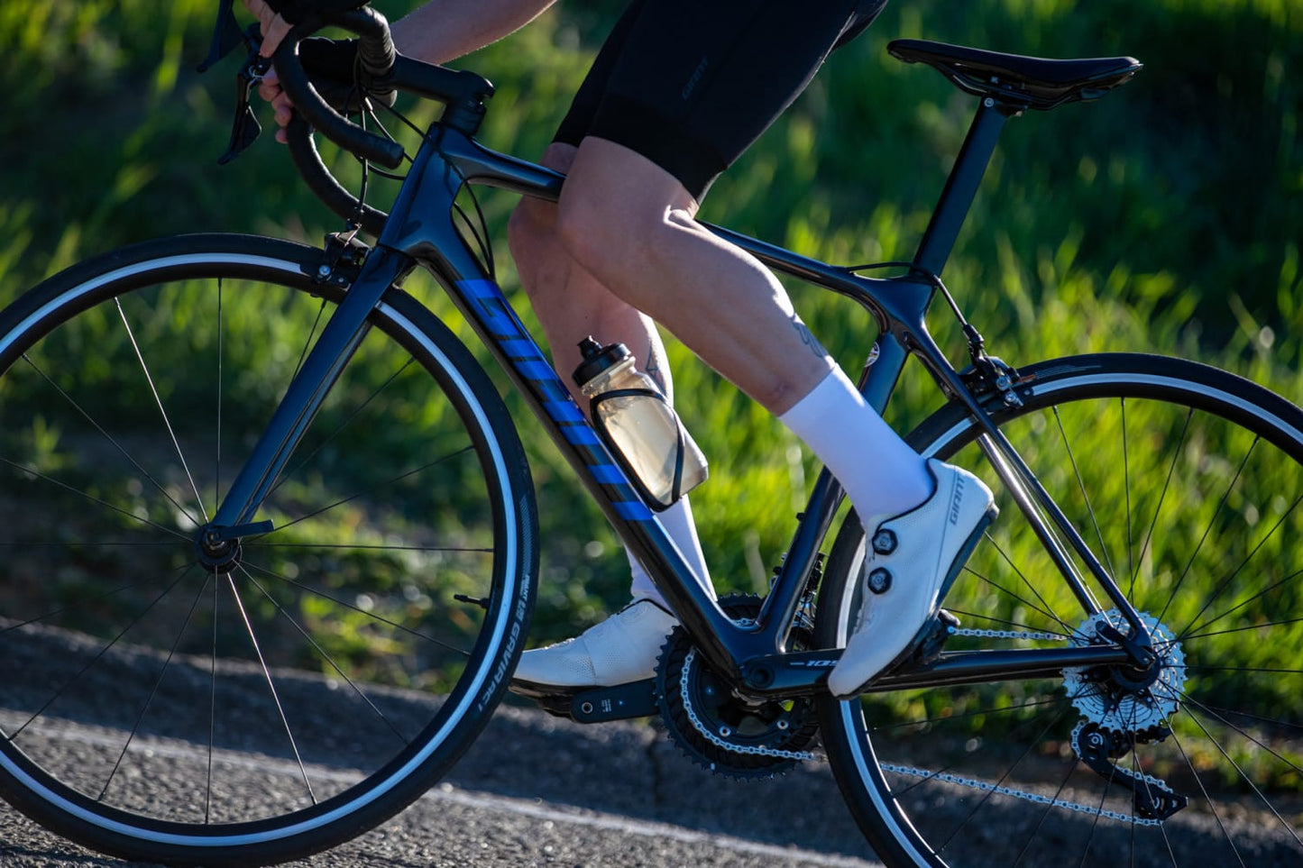 GIANT TCR ADVANCED 2 ROAD BIKE 2023 - COLD IRON