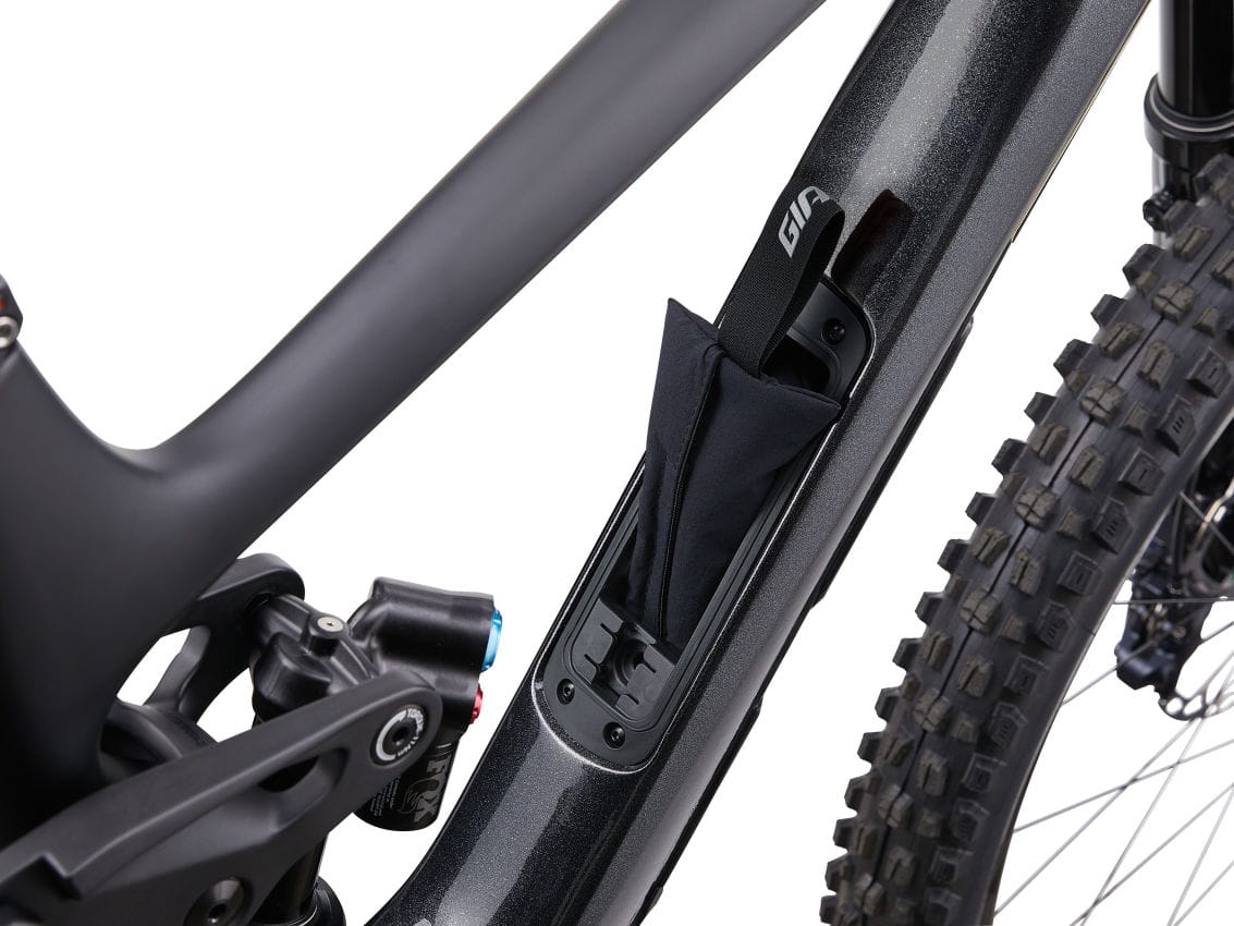 GIANT REIGN ADVANCED PRO 1 FULL SUSPENSION MTB BIKE 2023 - GLOSS BLACK DIAMOND/MATTE CARBON
