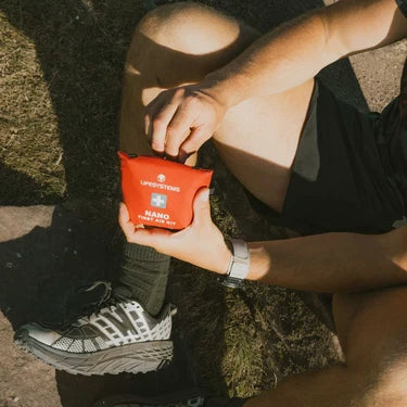 LIFESYSTEMS LIGHT & DRY NANO FIRST AID KIT