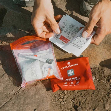 LIFESYSTEMS LIGHT & DRY NANO FIRST AID KIT
