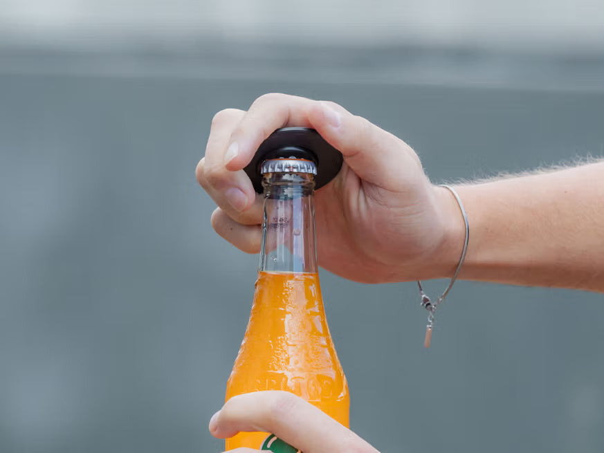 QUAD LOCK MAG PHONE RING/STAND AND BOTTLE OPENER