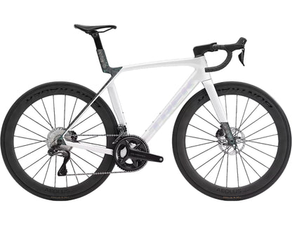 TREK MADONE SL 7 GEN 8 ROAD BIKE 2026 GLOSS CRYSTAL WHITE/MATTE DEEP SMOKE