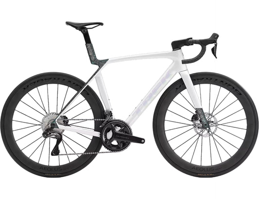 TREK MADONE SL 7 GEN 8 ROAD BIKE 2026 GLOSS CRYSTAL WHITE/MATTE DEEP SMOKE