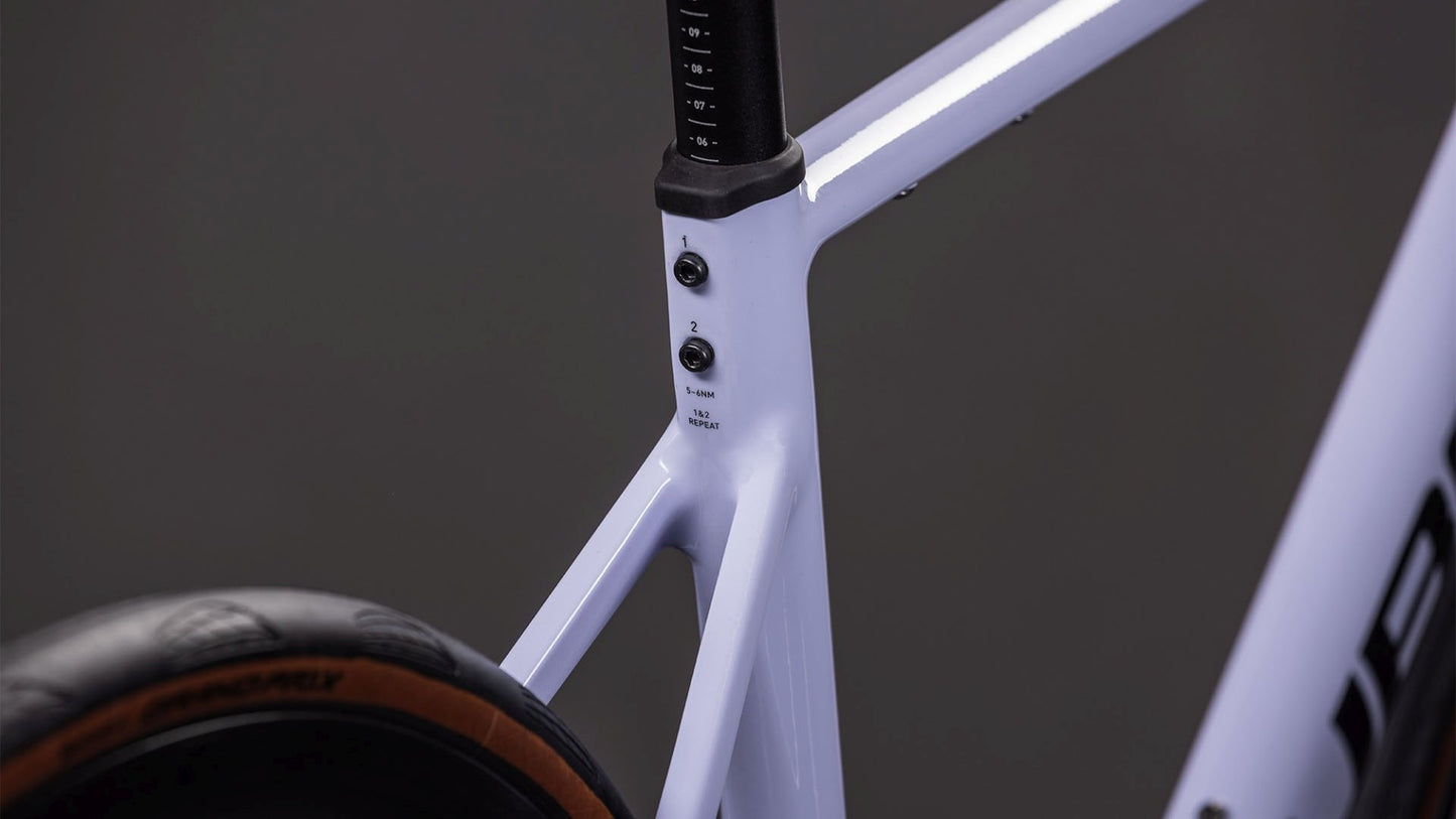 CUBE ATTAIN RACE ROAD BIKE 2026 CYCLAMEN' N 'BLACK