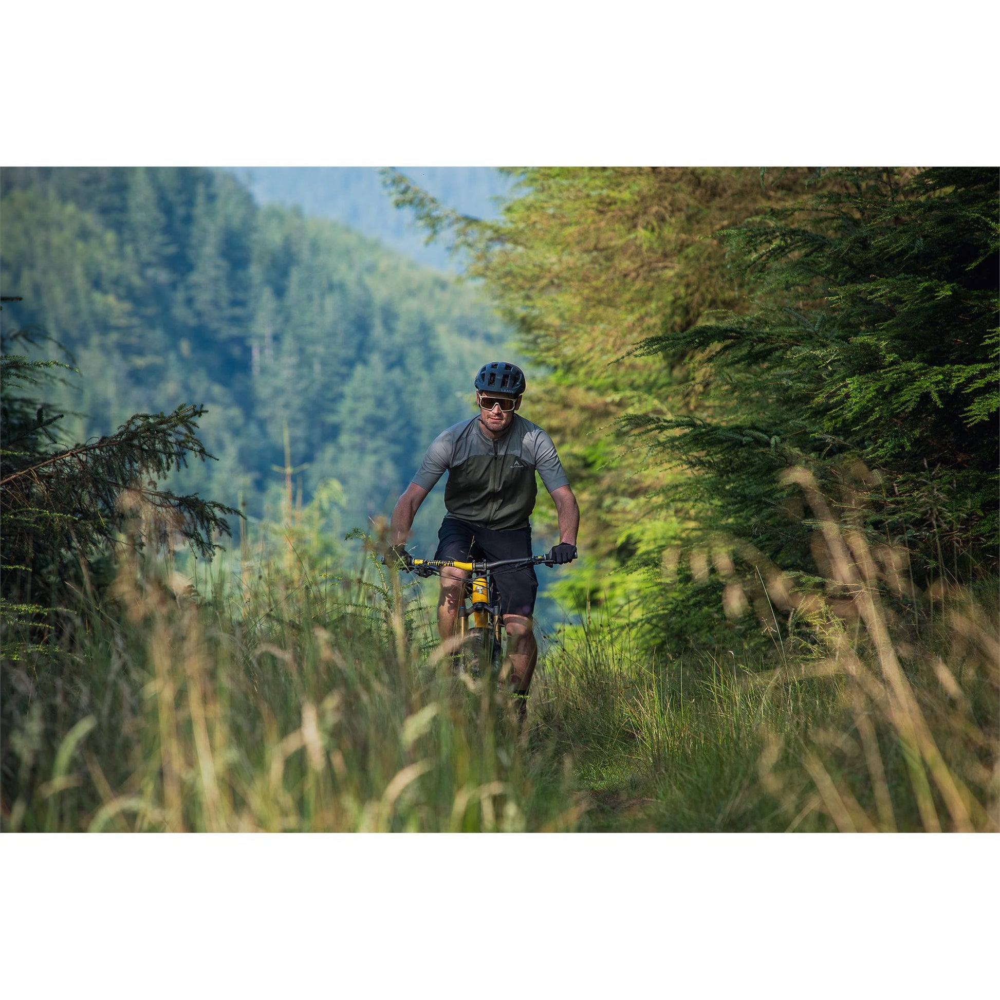ALTURA ESKER CARGO BAGGY SHORTS + LINER BLACK