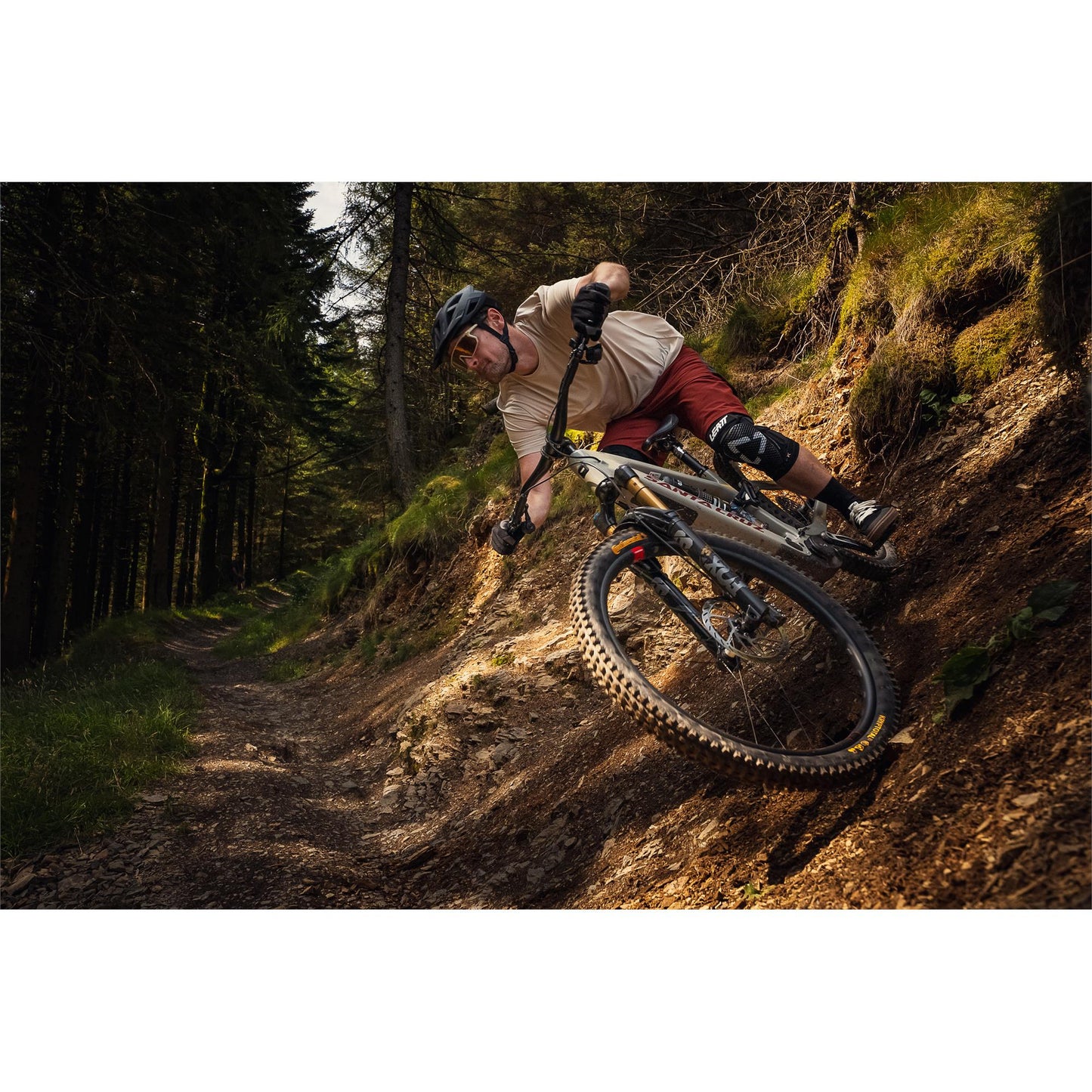 ALTURA ESKER CARGO BAGGY SHORTS + LINER BRICK RED
