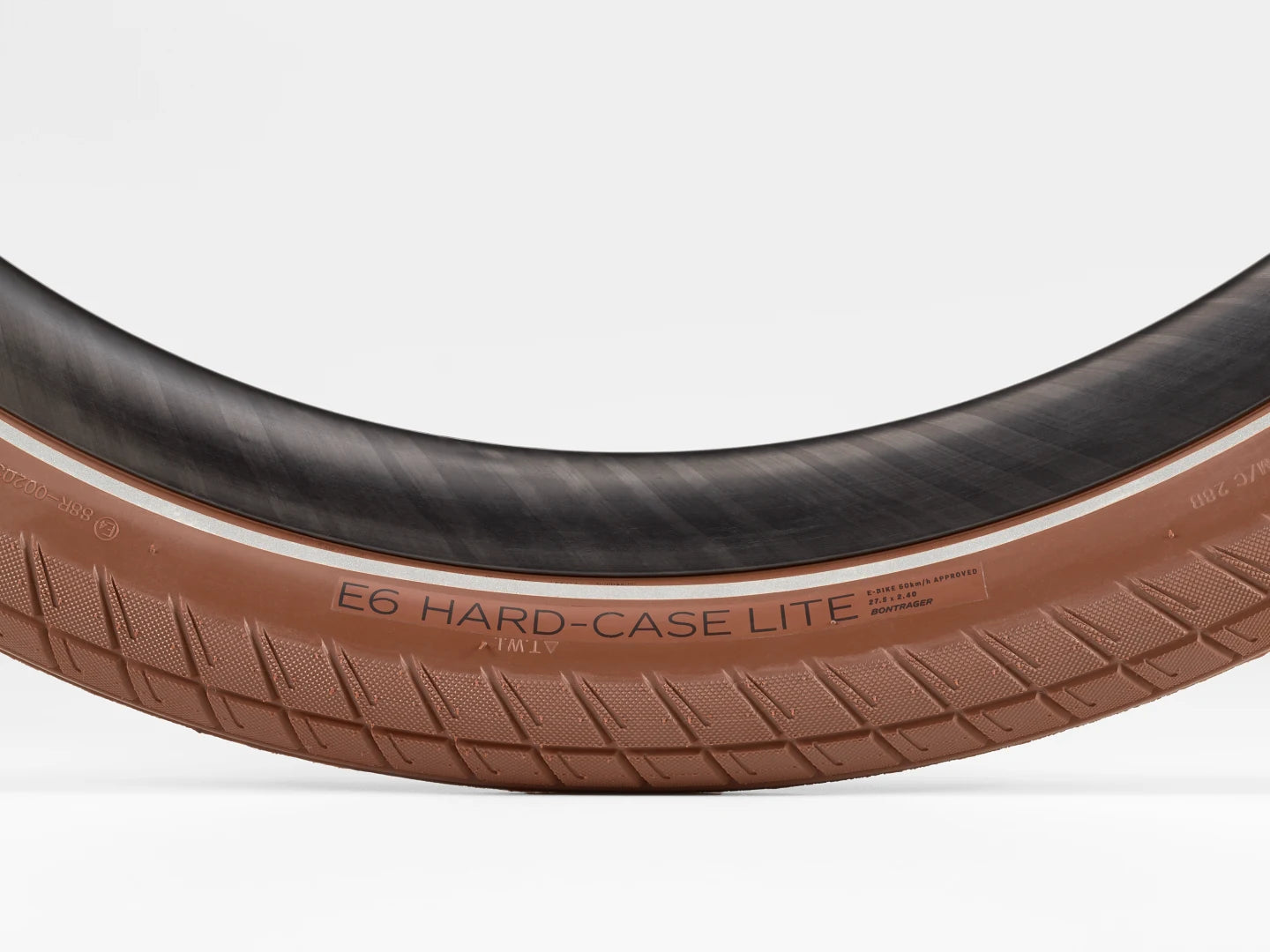 BONTRAGER E6 HARD-CASE LITE 27.5x2.40 E-BIKE TYRE NATURAL/REFLECTIVE