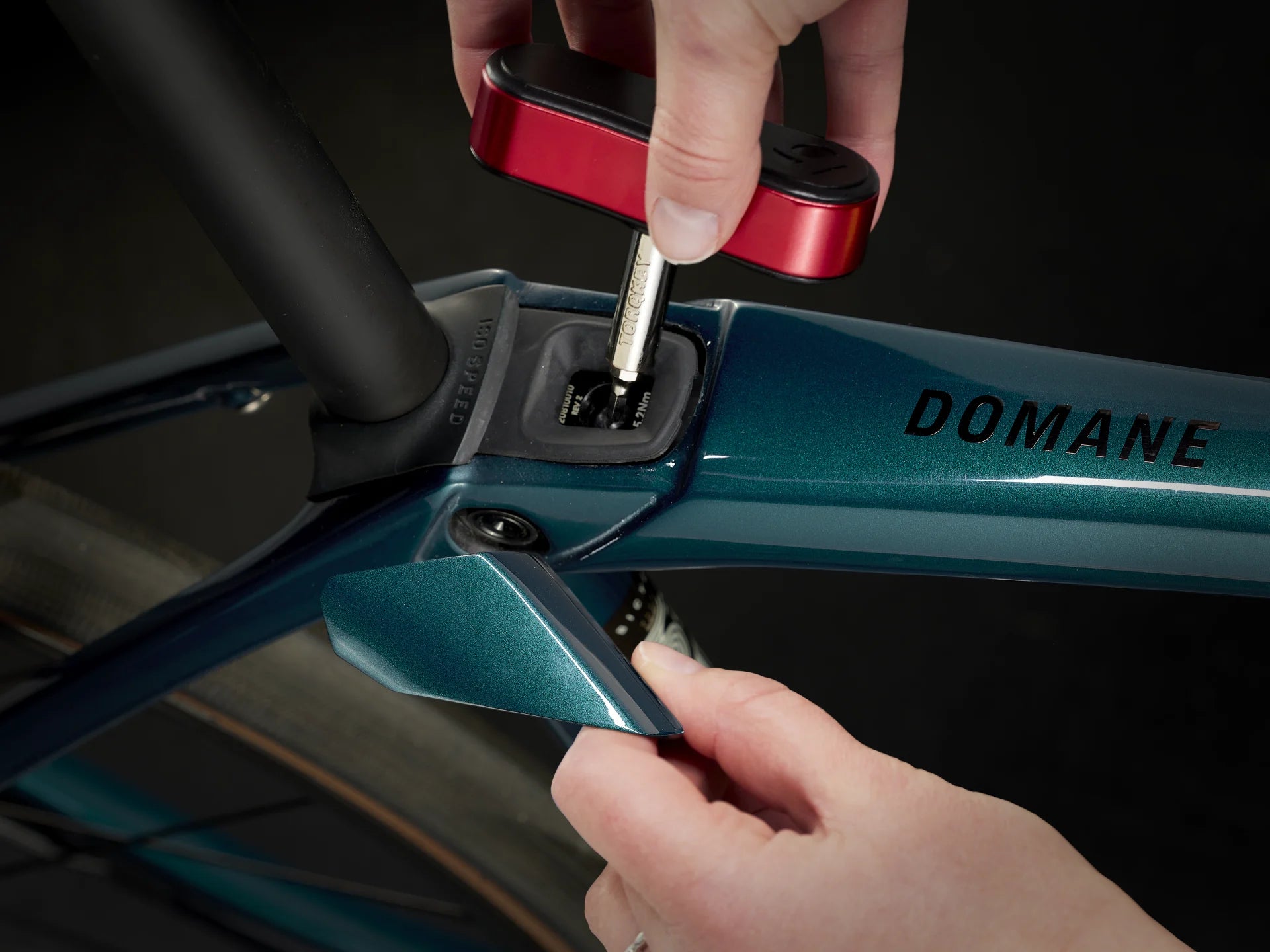 TREK DOMANE SL 5 GEN 4 ROAD BIKE 2025  DARK AQUATIC