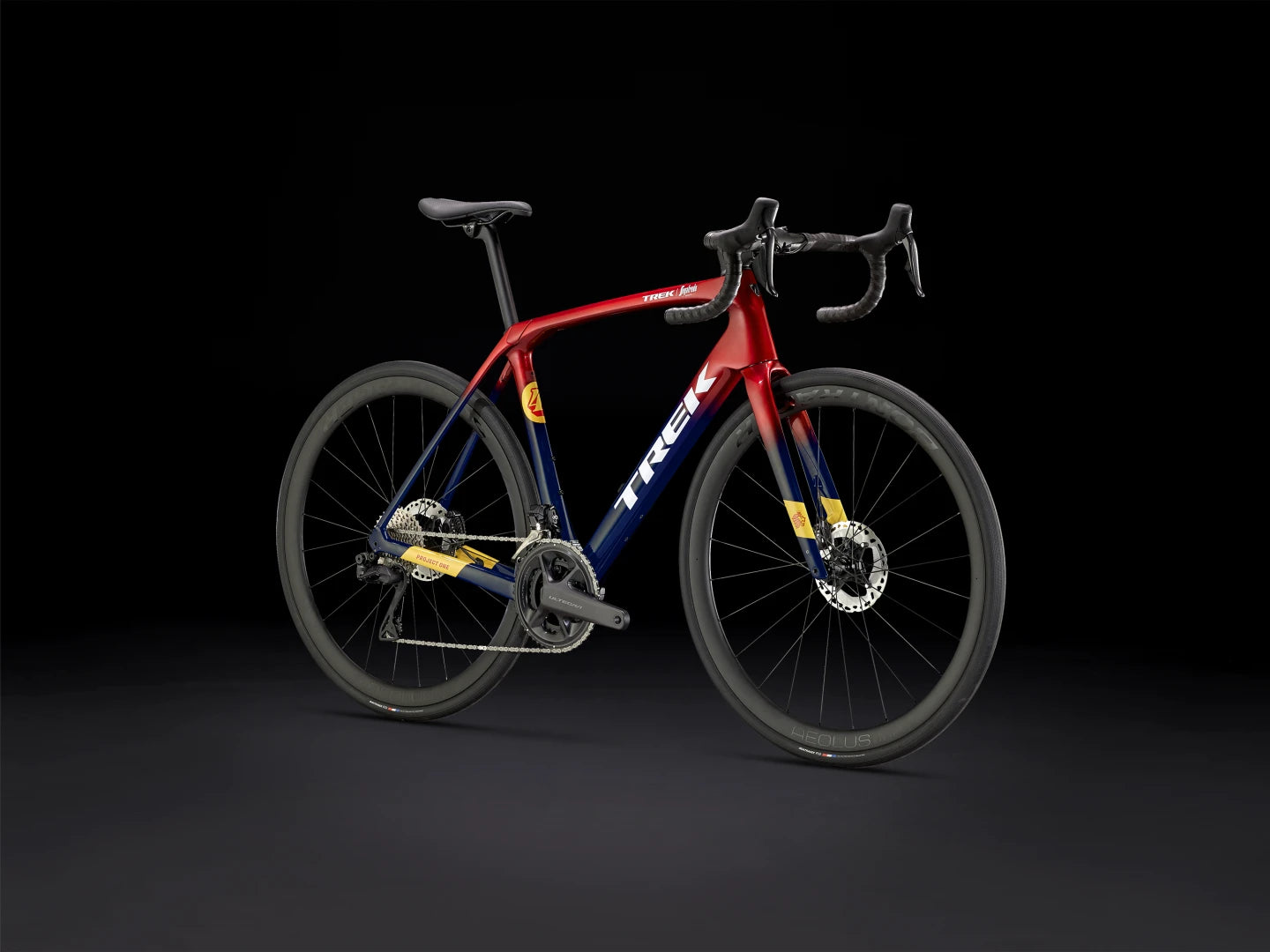 TREK DOMANE SLR 7 GEN 4 ROAD BIKE 2024 METALLIC RED SMOKE TO BLUE SMOKE FADE - ONE OFF
