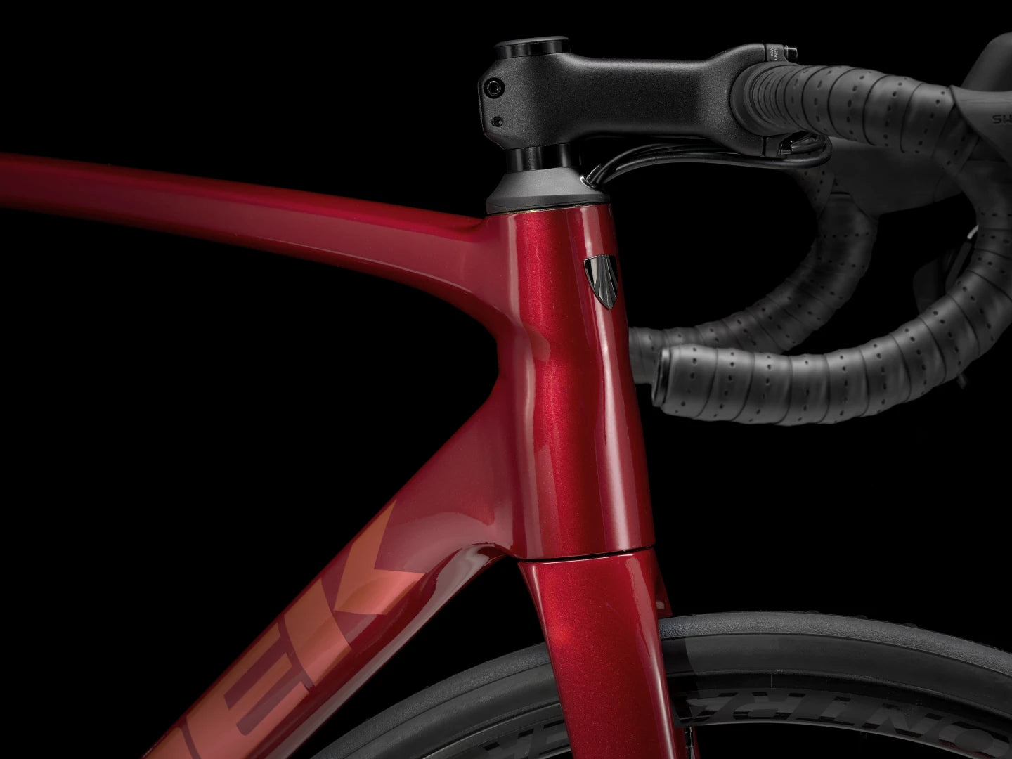 TREK EMONDA ALR 5 ROAD BIKE 2025 CRIMSON TO DARK CARMINE FADE - ONE OFF