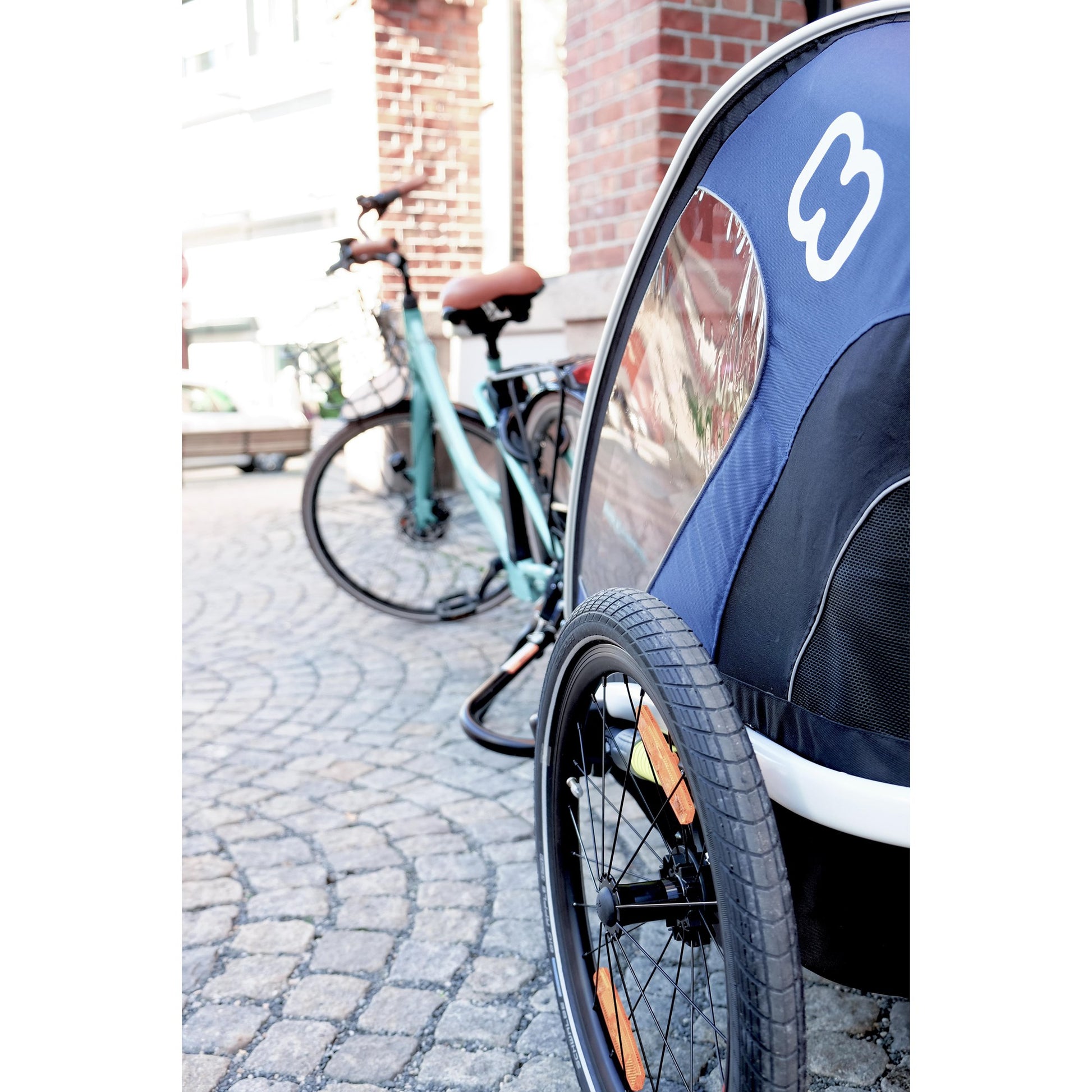 HAMAX OUTBACK TWIN CHILD BIKE TRAILER - Main Image