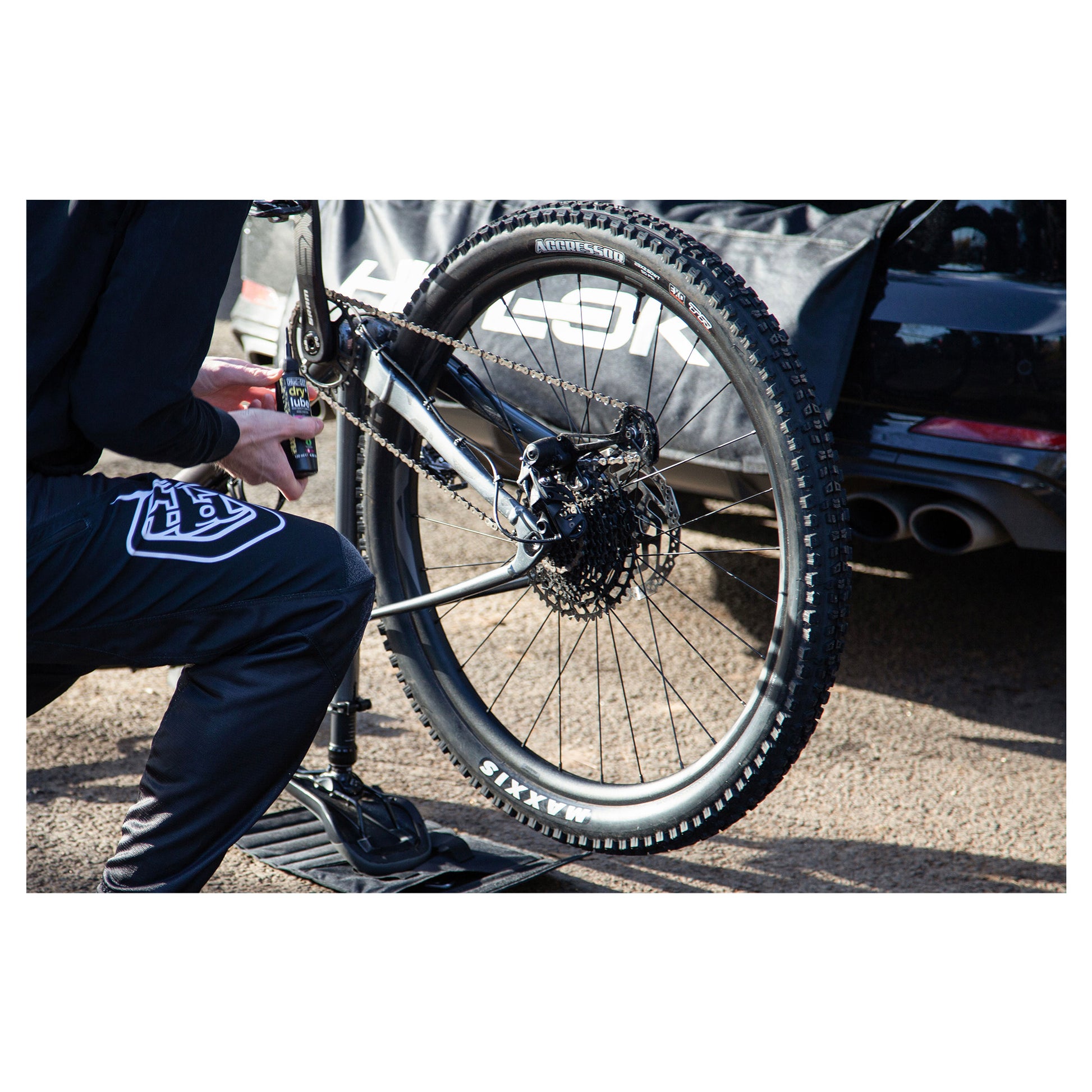 HIPLOK FLIPSTAND - MINI BIKE STAND WITH BASE