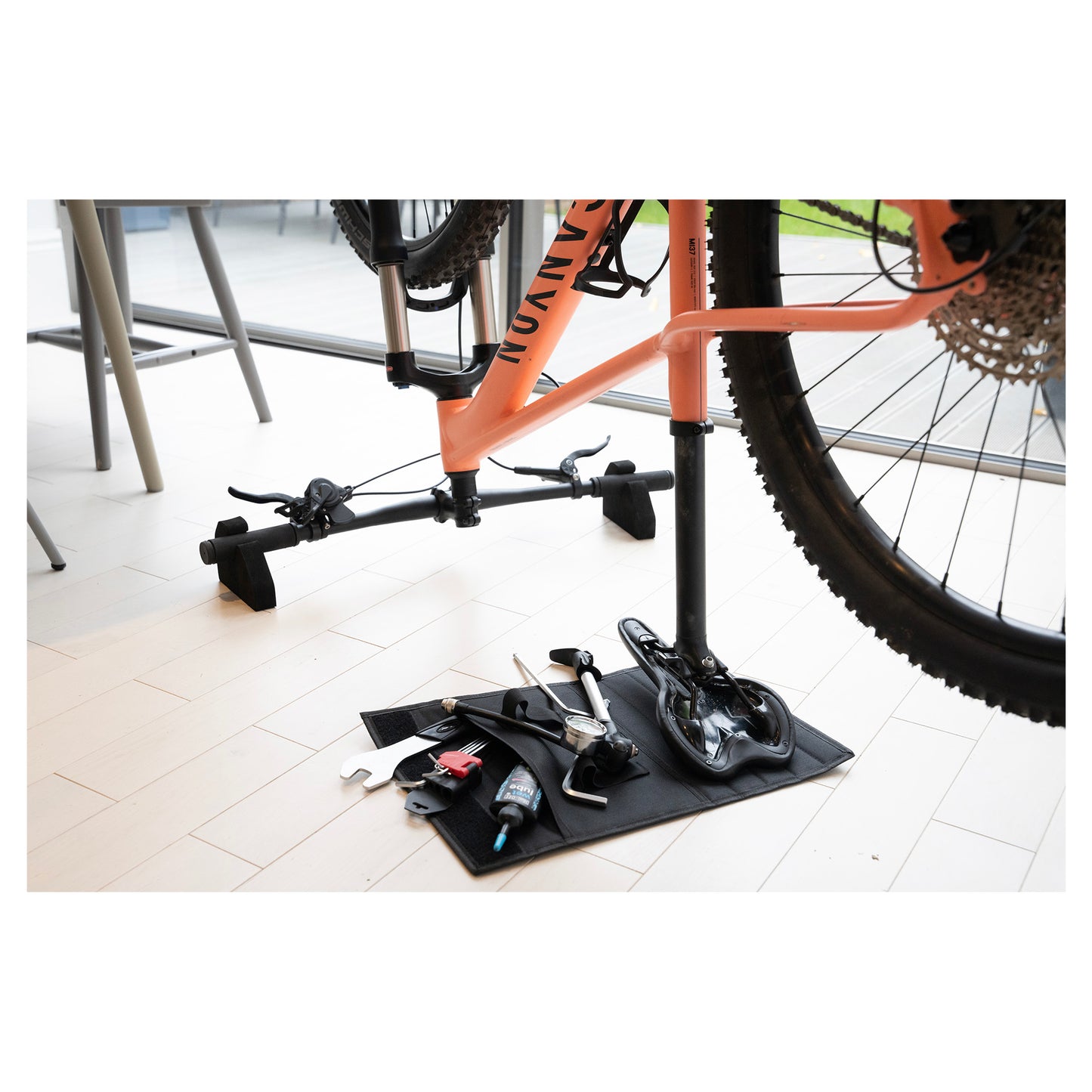 HIPLOK FLIPSTAND - MINI BIKE STAND WITH BASE